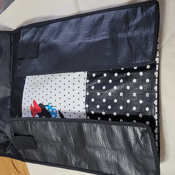 Mickey&Minnie Crossbody Tote - Picture 8 of 11